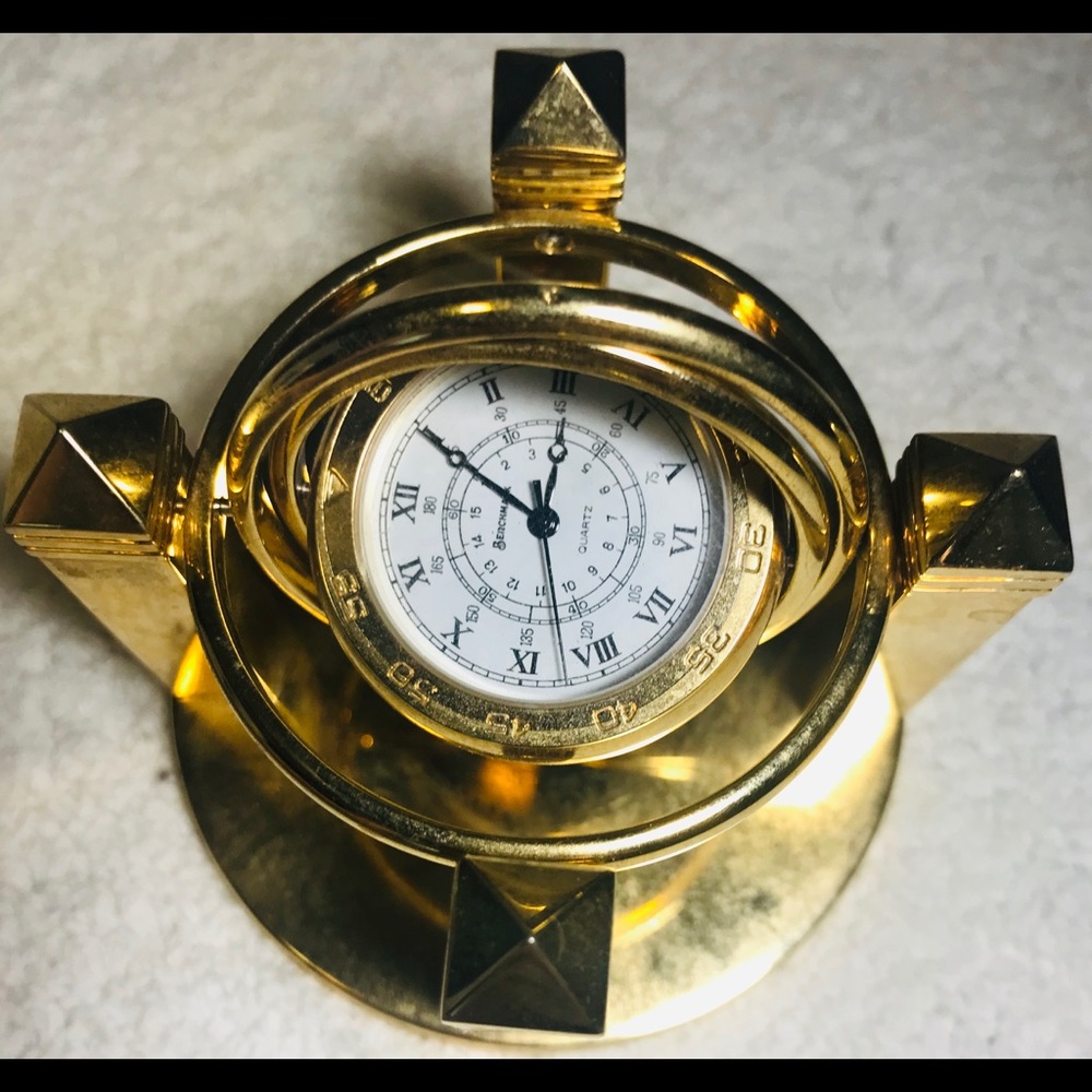 Small decorative table clock. Shoes Of Fashion.